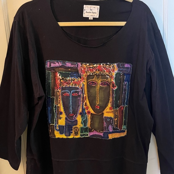 Beautiful shirt with beaded design - Picture 2 of 4